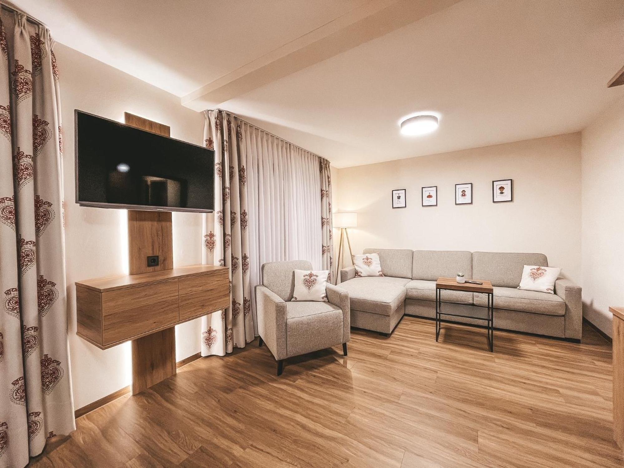 Hotel Badischer Hof บิเบอร์อาคไบออฟเฟนบวร์ก ภายนอก รูปภาพ