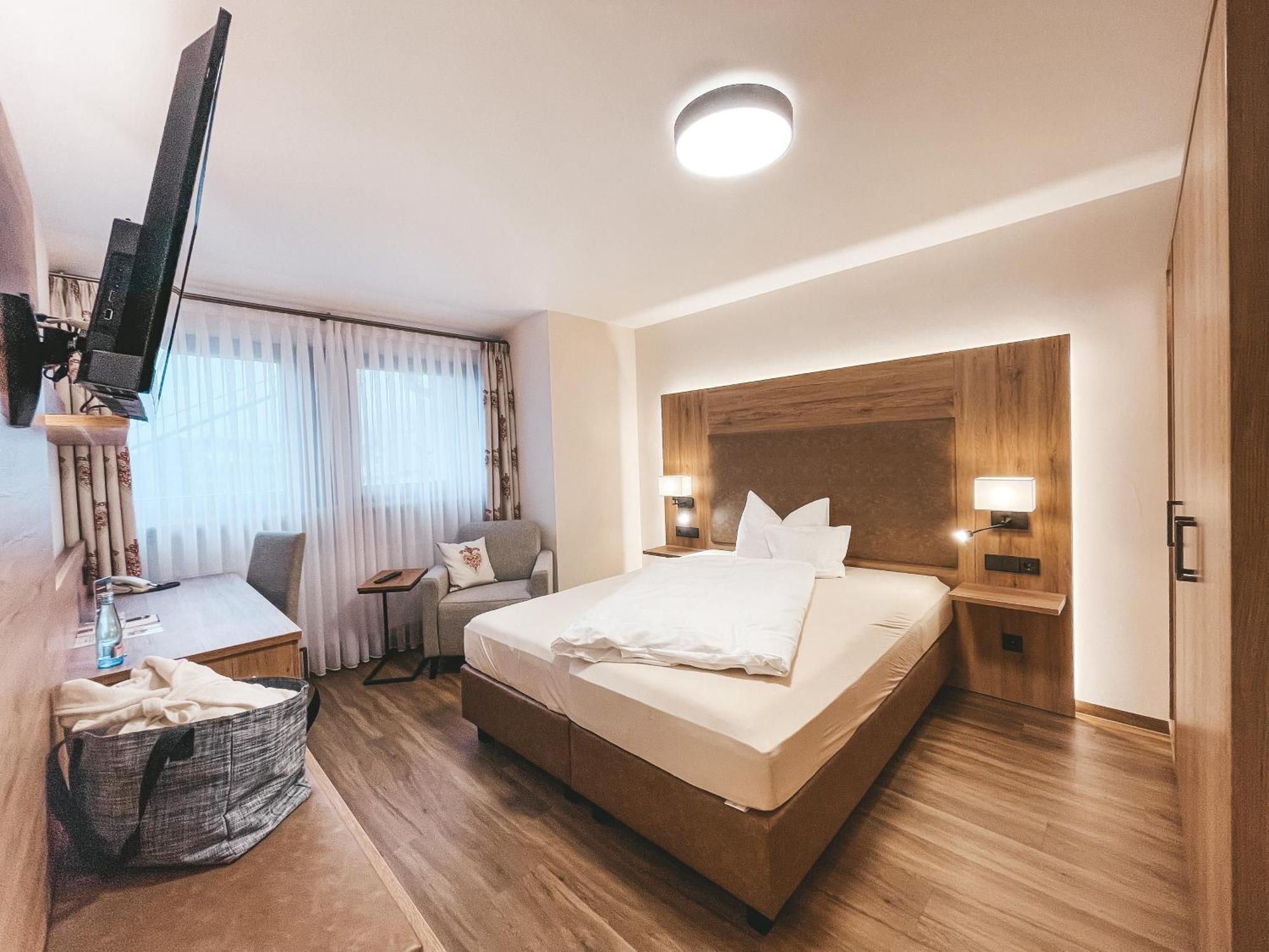 Hotel Badischer Hof บิเบอร์อาคไบออฟเฟนบวร์ก ภายนอก รูปภาพ