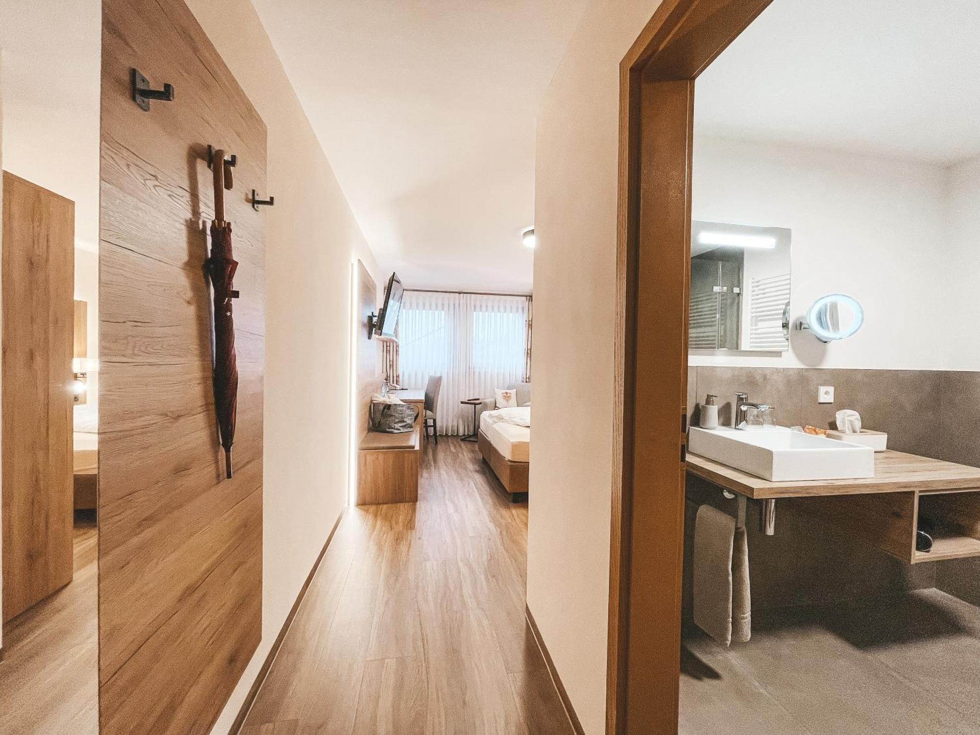 Hotel Badischer Hof บิเบอร์อาคไบออฟเฟนบวร์ก ภายนอก รูปภาพ