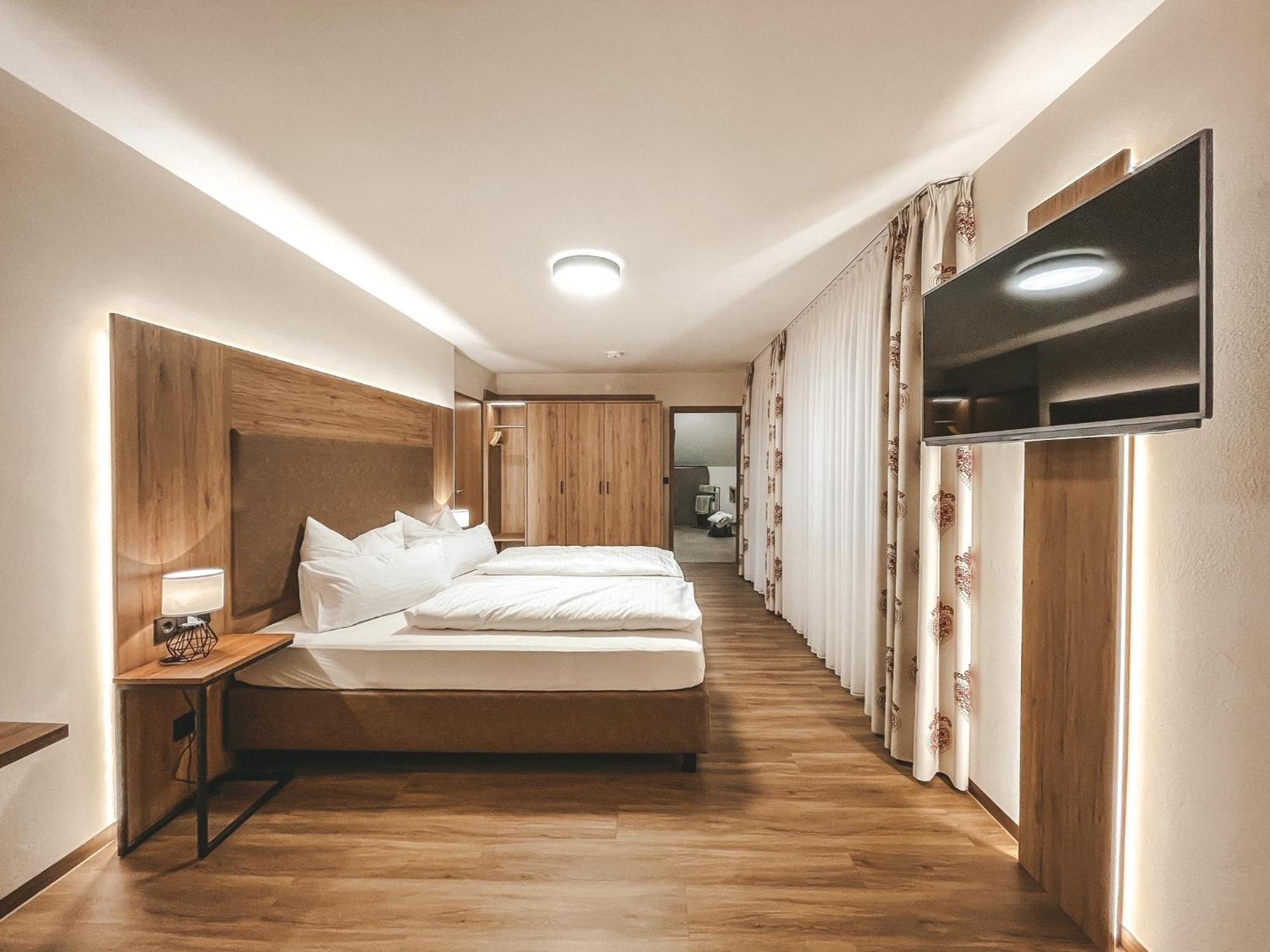 Hotel Badischer Hof บิเบอร์อาคไบออฟเฟนบวร์ก ภายนอก รูปภาพ